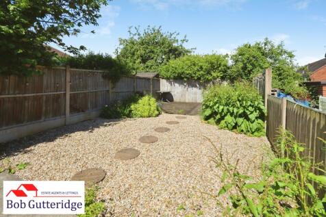 ENCLOSED REAR GARDEN