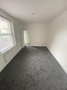 Flat A, Princes Avenue, Caerphilly, Caerphilly County Borough photo 3