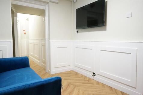 Sitting room  3.JPG