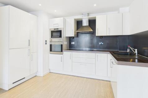 CAM02545G0-PR0525-STILL018