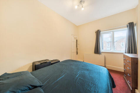 1365005-4-68ef7e2...