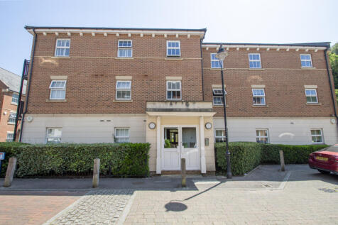 Two bedroom flat to rent in Greenhithe
