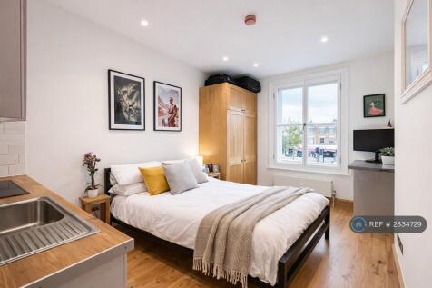 Bright And Well-Presented Living And Sleeping Area