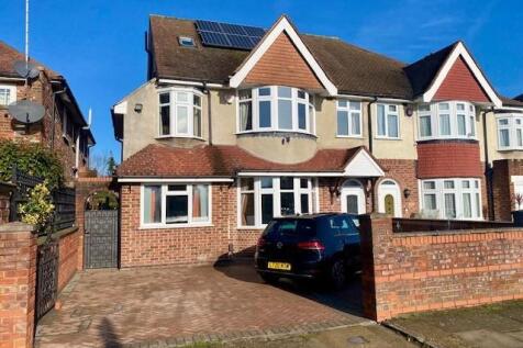 708 Great West Road Exterior 5.jpg