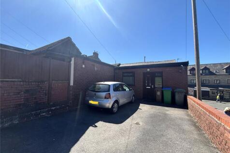 Entrance / Parking