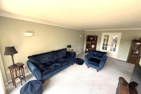 L-SHAPED LOUNGE/DINER