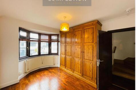 7 Bedroom House To Let, Dunspring Lane, Ilford - IG5 - £3650 PCM photo 3