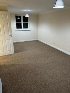 Acorn Drive, Thatcham, Berkshire, RG18 photo 4