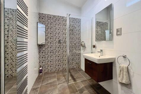 Family Shower Room