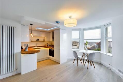 Flat 4, 8 Bay View Terrace Lounge/Kitchen