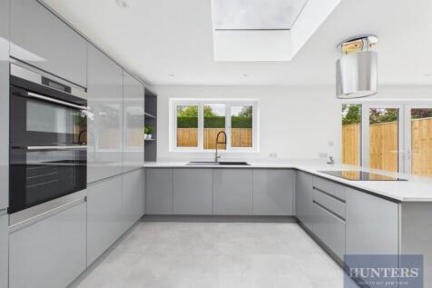 Kitchen / Dining Area