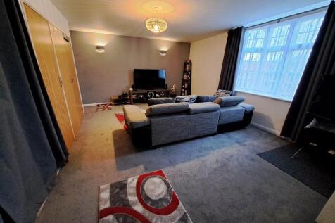 BED / SITTING ROOM