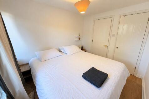 Weybridge, Surrey, KT13 photo 5