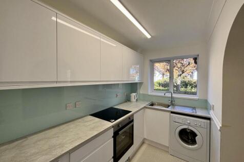 Sullivan Crescent, Browns Wood, Milton Keynes, MK7 photo 2