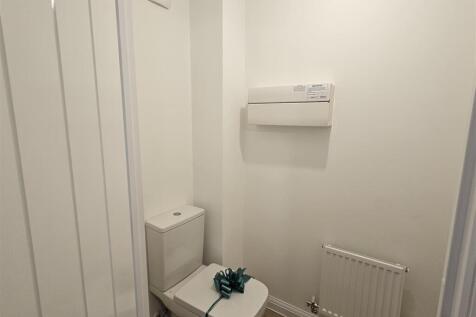 20 Essex Way - WC (1).jpg