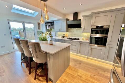 Kitchen - image three.jpg