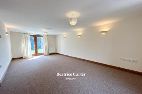 Laurel Close Holywell Row Bury St Edmunds photo 3