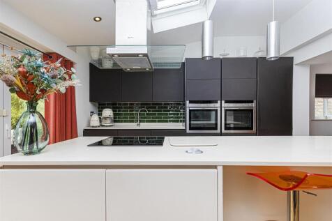 Bramleys Estate Agents - Oakfield Drive - Mirfield