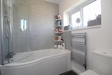 bathroom 1.jpg