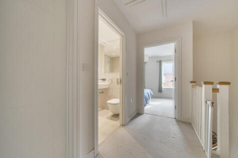 1372440-12-690370...