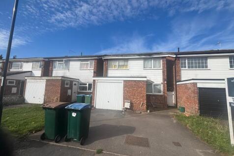 3-bed house on 14 Grasscroft Drive, COVENTRY, CV3 5QF , UK, £1,100/mo