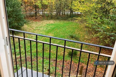 Lounge Juliet Balcony Green View