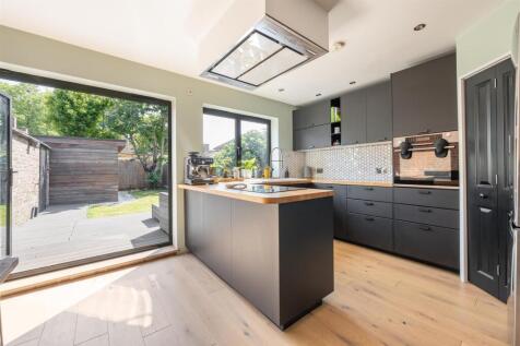 Marriott Road, E15