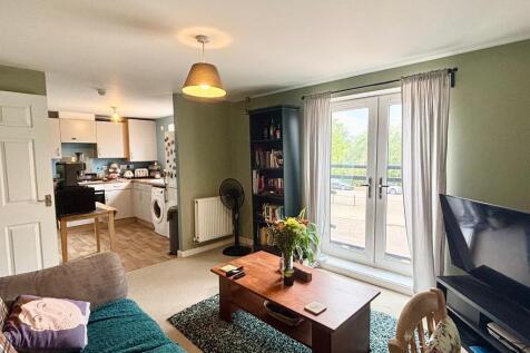 Open Plan Lounge / Kitchen