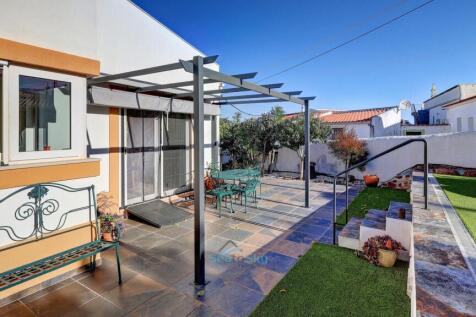 pergola for shady dining