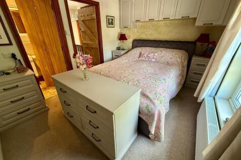 Bed 2 with ensuite shower