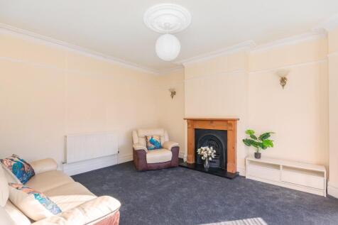 2S7J0LBR - Living Room C.jpg