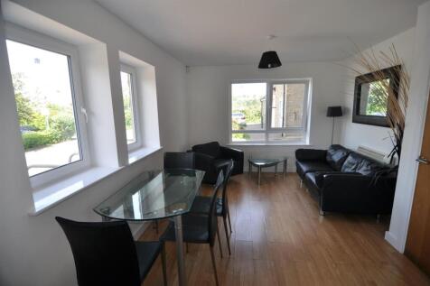 OPEN PLAN LOUNGE/KITCHEN