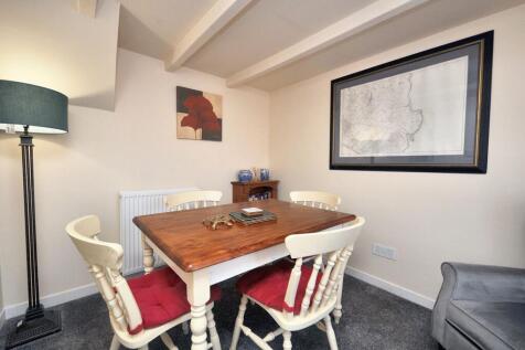 Sitting/ Dining room