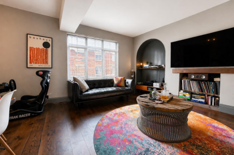 Spacious Lounge/Dining Room