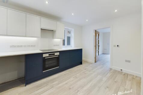 CAM03852G0-PR0156-STILL001