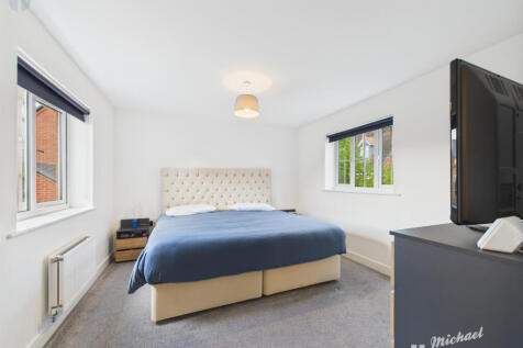 CAM03218G0-PR0644-STILL006