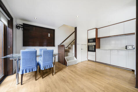 property in St Hilda's Close, 
Wandsworth, SW17