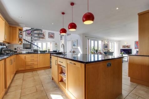 Open Plan Family Room/Kitchen