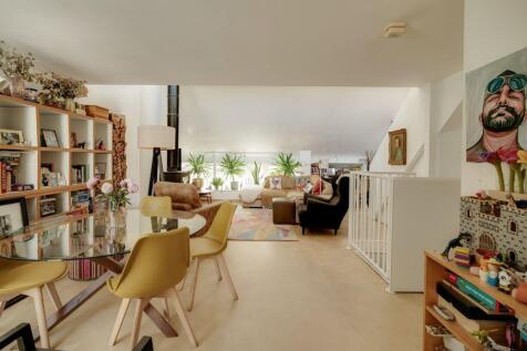 Sitting/Dining Room