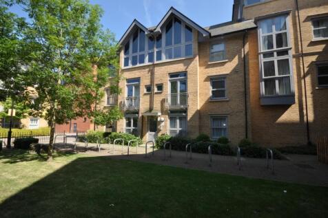 2-bed flat on Bingley Court Canterbury CT1, £1,270/mo