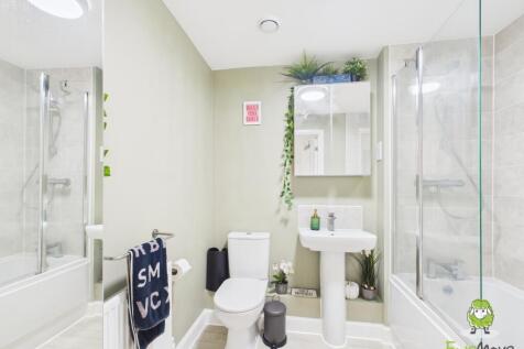 EweMove Estate Agents Basingstoke - Fleetlands Hou