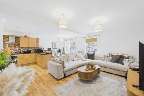 Open plan lounge, kitchen &amp; Diner