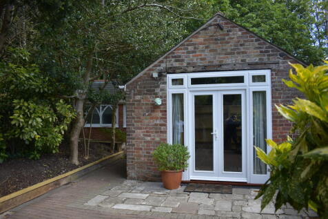 1-bed bungalow on Weymouth, Dorset, £950/mo