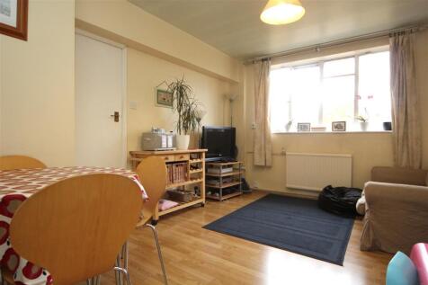 1-bed flat on Upper Richmond Road, 
West Putney, SW15, £1,600/mo