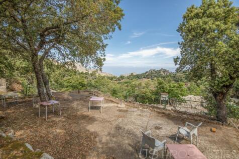 LARGE POSSESSION WITH RESTAURANT FOR SALE