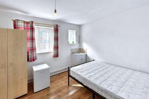 Bright double bedroom with useful in-room sink...