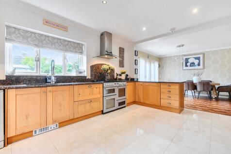 Kitchen/ Dining Room