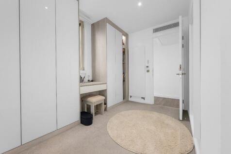 4 bed, 4 bath Apartment in Manchester - Photo 16