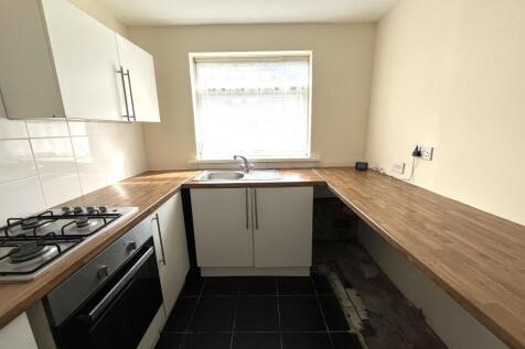 Lismore Close, Birmingham, B45 photo 3