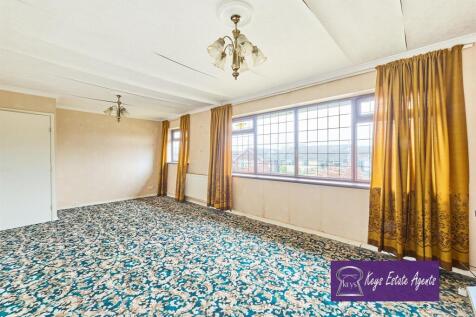 OPEN PLAN LOUNGE &amp; DINING AREA